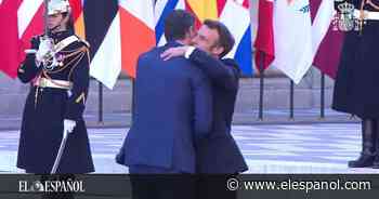 Por qué Pedro Sánchez y Macron no paran de tocarse y besarse en la cumbre de Versalles - EL ESPAÑOL