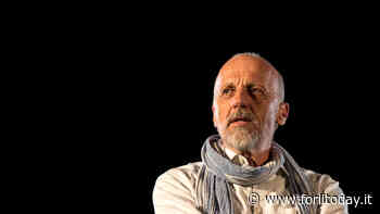 Canzoni che raccontano sul palco del Diego Fabbri: Marco Paolini in "Sani!" - ForlìToday