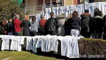 Burlo di Trieste, i ricercatori espongono i camici: “Vogliamo il contratto a tempo indeterminato” - Il Piccolo