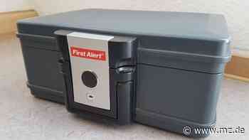 Polizei fahndet mit Foto: Wem gehört dieser Koffer aus Großwülknitz? - Mitteldeutsche Zeitung