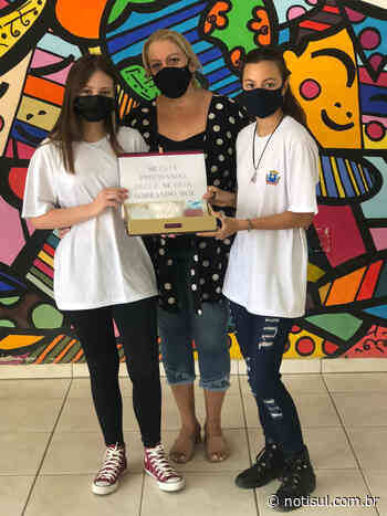 Estudantes de Capivari de Baixo lançam projeto ‘caixinha de absorventes’ - Notisul