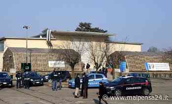 Profughi ucraini in tenda al Casermone di Gallarate. Il sopralluogo - malpensa24.it