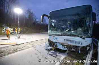 Unfall bei Steinheim an der Murr - 18-jährige Mini-Fahrerin kracht mit Bus zusammen - Stuttgarter Nachrichten