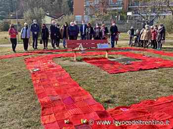 Arco: un labirinto di lana rossa per la liberazione della donna - la VOCE del TRENTINO