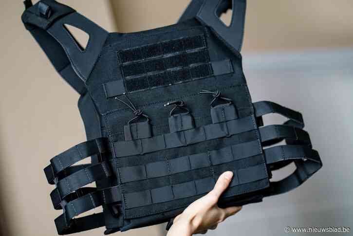 Fabrikant maakt kogelwerende vesten “voor gezinnen” nu vraag in ons land stijgt door oorlog in Oekraïne