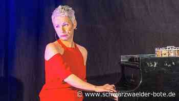 Kabarett in Calw - So einen Abend lässt man sich von Putin nicht verbieten - Schwarzwälder Bote