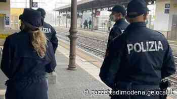 Modena. Attraversano i binari con il rosso: 4 multati Uomo in fuga arrestato - La Gazzetta di Modena