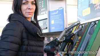 Caro benzina Modena, "Ormai lo stipendio non basta più" - il Resto del Carlino