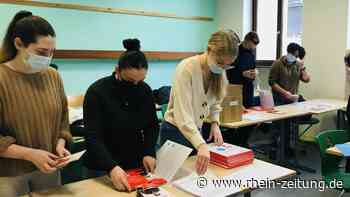 Typisierungsaktion am Hilda-Gymnasium in Koblenz: Schüler und Lehrer wollen krankem Mädchen helfen - Rhein-Zeitung
