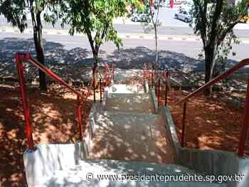 Sosp constrói escada para travessia de pedestres em canteiro da Manoel Goulart - Prefeitura de Presidente Prudente (.gov)