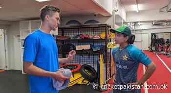 Trent Boult shares bowling tips with Fatima Sana - Cricket Pakistan