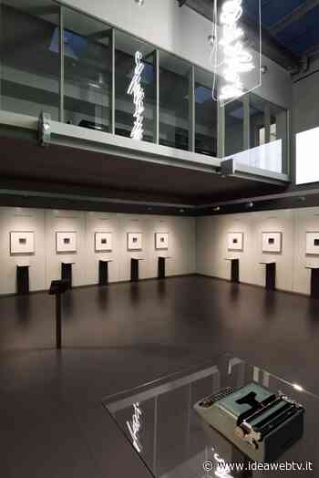 Alba, a Palazzo Banca d’Alba c’è la mostra “Beppe Fenoglio – “Una maniera di metter fuori le parole” - IdeaWebTv