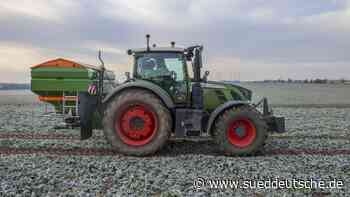 Dachau: Traktorfahrer schlägt Polizisten mit der Faust ins Gesicht - Süddeutsche Zeitung - SZ.de