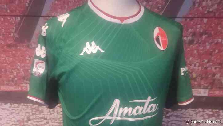 Ucraina, all'asta una maglia del Bari per raccogliere fondi e acquistare medicine da inviare nelle città asse… - La Repubblica