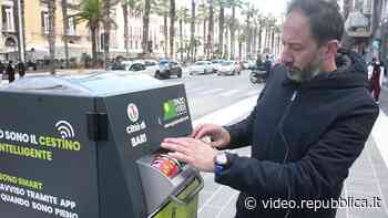 Bari, ecco come funziona il cestino portarifiuti intelligente: 'E' molto utile ed è divertente' - Repubblica TV