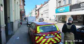 Houten omheiningspaneel vat vuur, allicht door slecht gedoofde sigaret - Het Laatste Nieuws