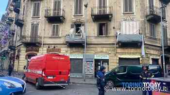 Incendio in un appartamento che resta gravemente danneggiato a Torino Barriera di Milano: chiuso l'incrocio - TorinoToday