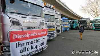 Erste Proteste gegen hohe Spritpreise - LKW-Konvoi auf der Autobahn 4