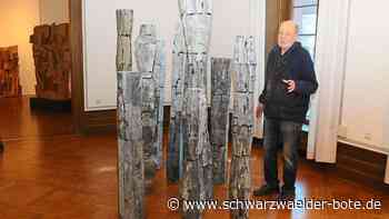 Kunst in Schramberg - Neue Ausstellung – Stelen und Reliefs von Bernd Wehner im Schloss zu sehen - Schwarzwälder Bote