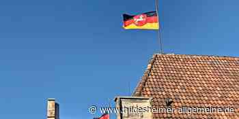 Flaggen in Hildesheim und ganz Niedersachsen hängen auf Halbmast: Das ist der Grund - www.hildesheimer-allgemeine.de