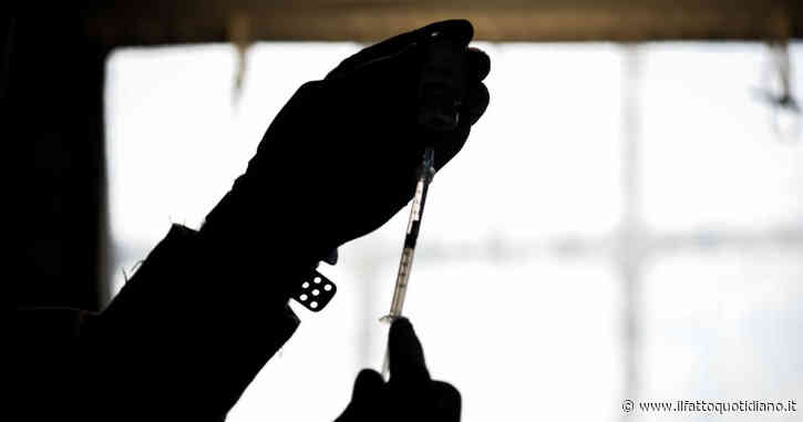 Falsi Green pass in cambio di soldi, due medici e una collaboratrice arrestati: accertati 157 casi di finte vaccinazioni