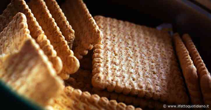 Economia di guerra, il Mise: “L’olio di girasole finirà entro un mese”. Sulle etichette dei cibi si potrà scrivere ‘oli vegetali’ senza dire quali