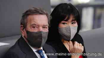 Treffen mit Putin in Moskau: Gerhard Schröders Frau postet Foto – und erntet Kritik