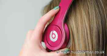 Wearing headphones increases your risk of being mugged, say police - Hull Live