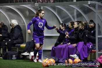 Speelster RSC Anderlecht krijgt haar eigen pleintje in Brusselse wijk - Vrouwenvoetbalkrant