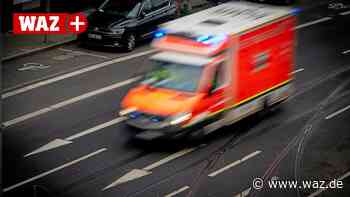 Mann aus Witten landet mit seinem Auto vor einen Baum - WAZ News