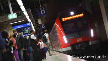 Schreck-Moment in Münchner S-Bahn: Angreifer zieht plötzlich Messer - beherzte Zeugin reagiert sofort