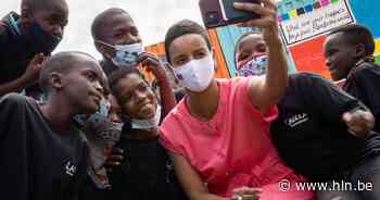 REPORTAGE. Met minister Meryame Kitir en Marc Van Ranst in de townships van Zuid-Afrika, waar de relativiteit van coronavaccins pijnlijk duidelijk wordt - HLN.be