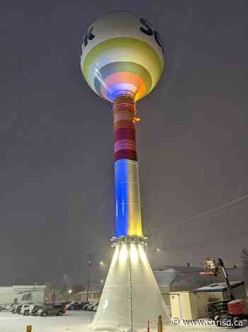 Selkirk Lights Up Water Tower in Support of Ukraine - ChrisD.ca