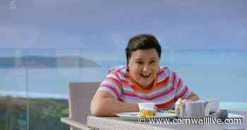 Susan Calman attempts to solve Devon-Cornwall scone debate by just using cream - Cornwall Live