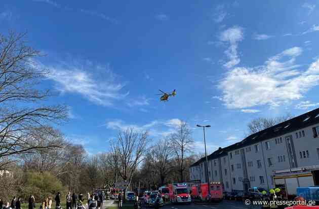 FW-GE: Verpuffung in Mehrfamilienhaus in Gelsenkirchen Scholven - eine schwerverletzte Frau muss mit Rettungshubschrauber in Bochumer Spezialklinik geflogen werden.