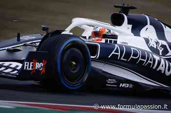 Tsunoda incuriosito dai sidepods della Mercedes - FormulaPassion.it