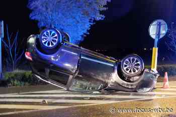 Auto over de kop in Veurne | Focus en WTV - Focus en WTV