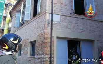 Incendio in casa centro storico Fermo, morto 57enne - Sky Tg24
