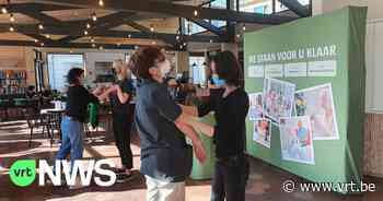 Zorgverleners in woonzorgcentra Zorgbedrijf Antwerpen vinden al “dansend” verbinding met bewoners met dementie - VRT NWS