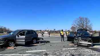 Schwerer Unfall auf B15 bei Schechen - mehrere verletzte Personen
