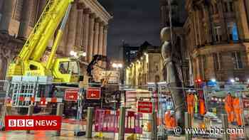Antony Gormley's Iron: Man statue makes Birmingham return - BBC.com