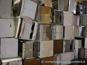 La nuova vita dei televisori: alla Tred di Carpi diventano vetro, oro, plastica e rame - Corriere