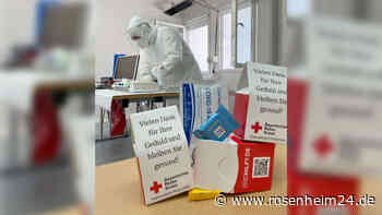 Corona-Teststationen in Rosenheim verteilen Schokolade für gute Zusammenarbeit