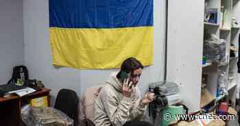 How Ukrainian Civilians Are Using Phones to Share the Invasion With the World     - CNET