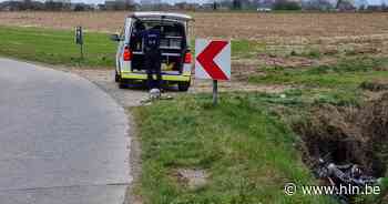 Motorrijder mist bocht en belandt in gracht | Erpe-Mere | hln.be - Het Laatste Nieuws