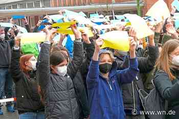 1200 Annette-Schüler singen "Blowin’ in the wind"