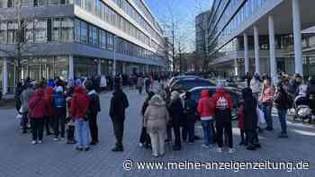 Behörden-Chaos um Ukraine-Flüchtlinge in München: Hunderte warten vergeblich vor Sozialbehörde