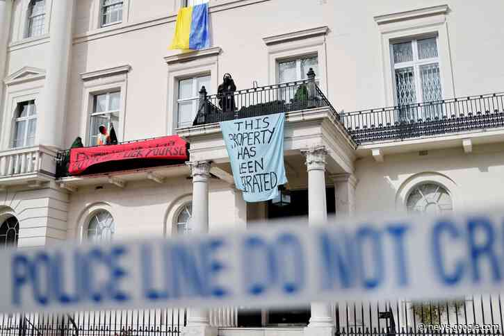 Squatters occupy London mansion thought to belong to sanctioned Russian oligarch - CNBC