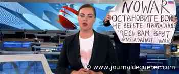 Russie: une employée manifeste en plein bulletin de nouvelles