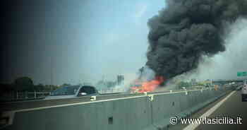 Auto in fiamme dopo scontro sulla Palermo-Catania: 20enne in gravi condizioni - La Sicilia